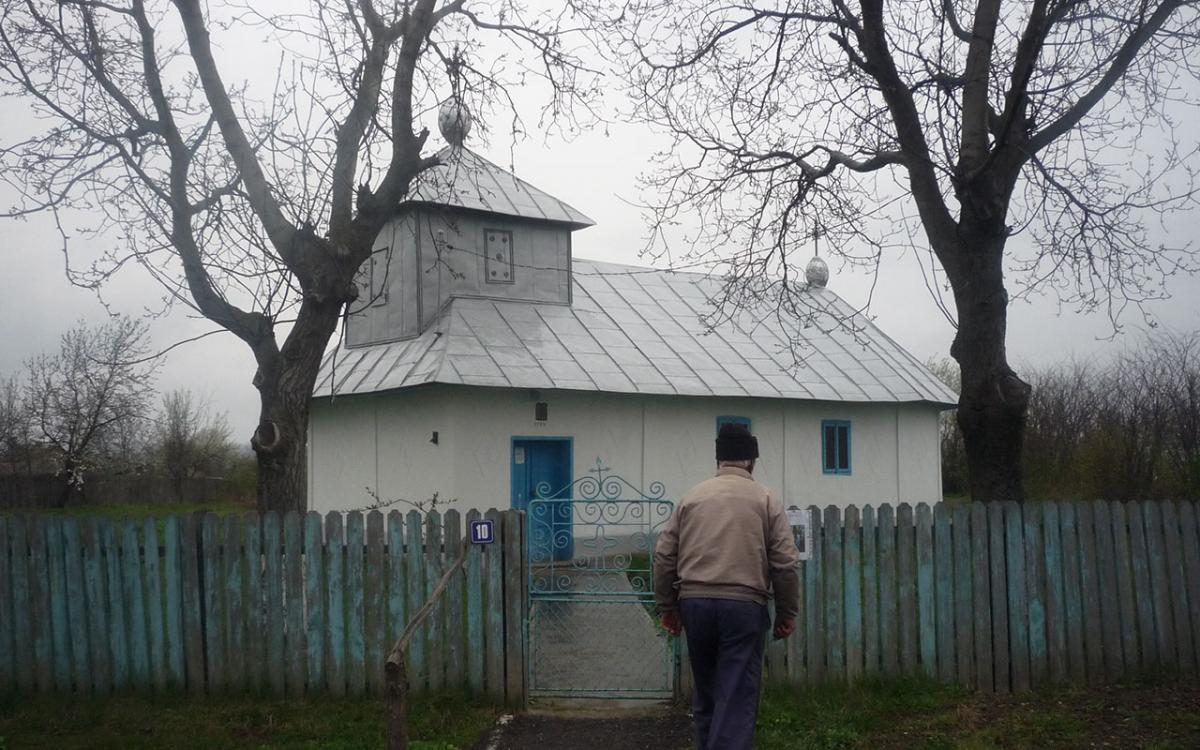 Biserica - vedere exterioară