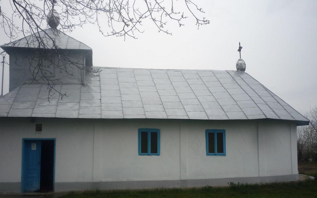 Biserica - vedere exterioară